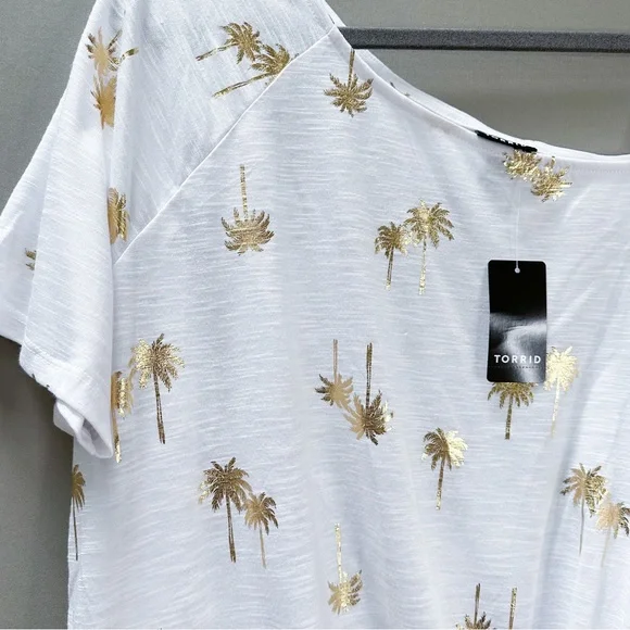NWT! TORRID gold foil palm tree print skin tee, 2X. - Picture 8 of 9